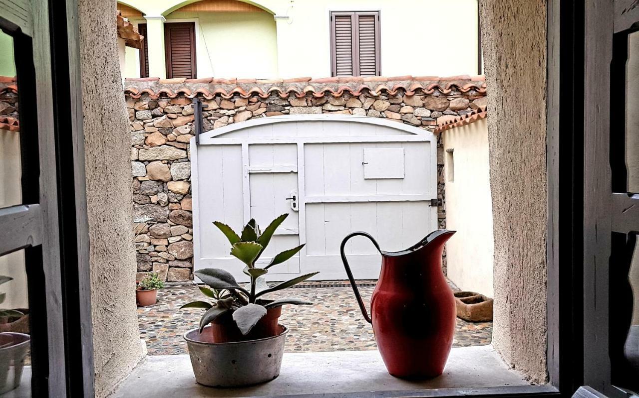 Appartement Un Gioiello Nel Centro Storico à Bari Sardo Extérieur photo